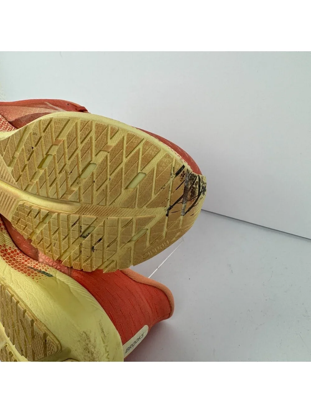 Brooks Hyperion Tempo Womens Size 8.5 B Coral Cream Running Shoes 1203281B786